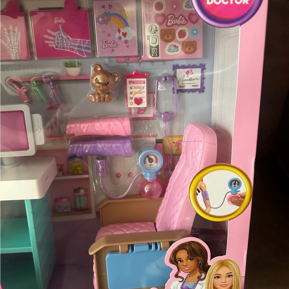 Barbie Pink & Teal Medical Playset - Picture 3 of 3